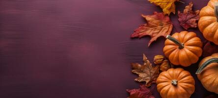 ai, ai generato, superiore Visualizza autunno Halloween ancora vita con zucca e le foglie con copia spazio, vivace autunno zucche e le foglie su un' viola sfondo. autunno raccogliere design modello foto