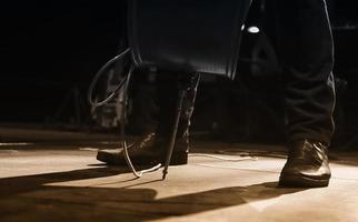 piedi del cantante in un concerto
