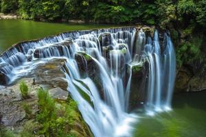 cascata shifen nella nuova città di taipei, taiwan foto