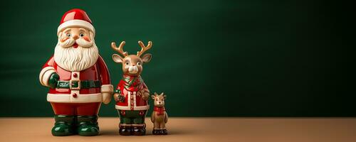 classico ceramica Santa Claus e renna figurine isolato su un' festivo rosso e verde pendenza sfondo foto