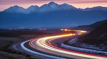 vivace auto tracce in mezzo maestoso montagna scenario. generativo ai foto