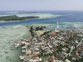 aereo Visualizza di Residenziale le zone nel karimunjawa isole, jepara, Indonesia. foto