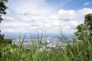 bella vista dall'alto del paesaggio urbano e piccola città? foto