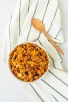 cereali cornflakes di anacardi, mandorle, semi di zucca e semi di girasole - cibo multicereali salutare