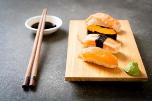 set di sushi misto - stile giapponese