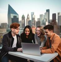 un' squadra di operatori di marketing Lavorando su un' il computer portatile computer, attività commerciale e marketing azione fotografie