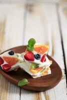 fatti in casa salutare Yogurt abbaiare con fresco frutta foto