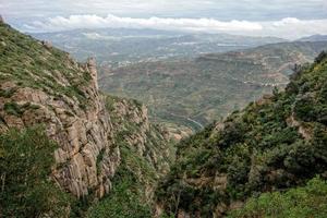 paesaggio di montagna presso il monastero di santa maria de montserrat. Spagna. foto