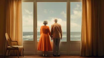 generativo ai, un' anziano coppia guardare per il oceano o mare, avendo divertimento a il spiaggia foto
