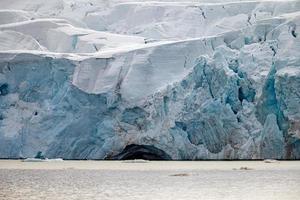 vicino al polo nord trovi questo bellissimo paesaggio alle svalbard spitsbergen foto