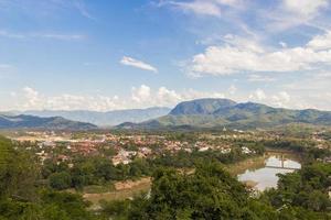 panorama del paesaggio e della città di luang prabang in laos. foto