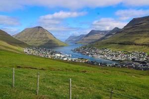 klaksvik, la seconda città più grande delle isole faroe foto