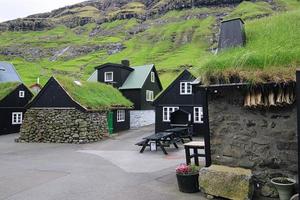 il villaggio isolato di tjornuvik sulle isole faroe foto