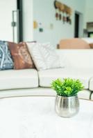 pianta in vaso decorazione sul tavolo in soggiorno