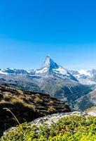 bellissimo paesaggio di montagna con vista sulla vetta del Cervino a zermatt, in svizzera. foto