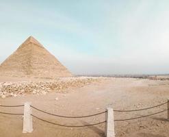 una vista della grande piramide di Giza, in Egitto foto