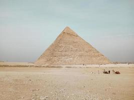 una vista della grande piramide di Giza, in Egitto foto