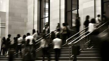 tempo periodo fotografia di occupato persone a il le scale di edificio foto
