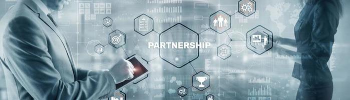 uomo d'affari che presenta concetto di partnership concetto di business foto