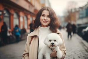 contento giovane donna è a piedi a il strada con sua bichon frise cane. in viaggio con animali domestici concetto. ai generato. foto