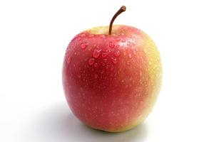 bella mela rossa su uno sfondo bianco isolare. foto