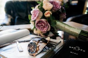 elegante bouquet da sposa di fiori naturali freschi foto