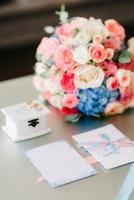 elegante bouquet da sposa di fiori naturali freschi foto