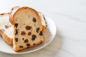 pane all'uvetta per colazione foto