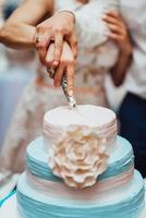 torta nuziale al matrimonio degli sposi foto