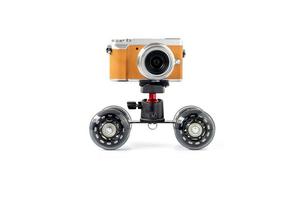 fotocamera digitale su uno stabilizzatore per auto da pista foto