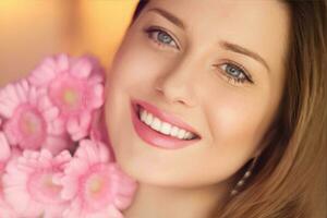 bellezza, vacanza e bridal trucco, bellissimo donna con rosa fiori mazzo come cosmetici, profumo e viso cura della pelle foto