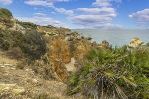 panoramico Visualizza al di sopra di praia fare prainha spiaggia nel portoghese algarve durante giorno foto