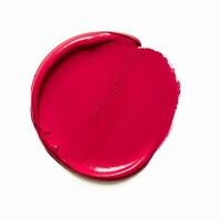 bellezza swatch e cosmetico struttura, cerchio il giro rosso rossetto campione isolato su bianca sfondo, paraffina cera sigillatura francobollo, generativo ai foto