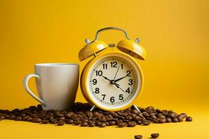 isolato allarme orologio, carta tazza, caffè fagioli su vivace giallo sfondo. ai generato foto