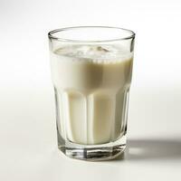 un' bicchiere di fresco puro bianca latte ai foto