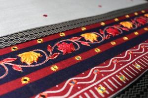 design artigianale su sari foto