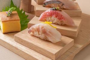 omakase sushi set premium - stile cibo giapponese foto