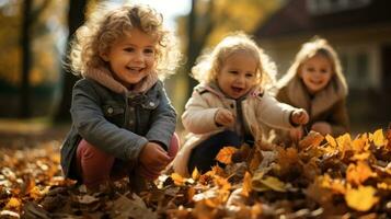 bambini giocando con autunno le foglie al di fuori foto