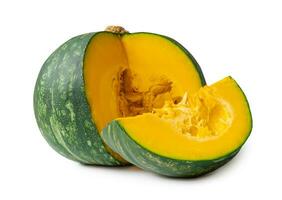 fresco kabocha o verde giapponese zucca con fetta isolato su bianca sfondo con ritaglio sentiero foto