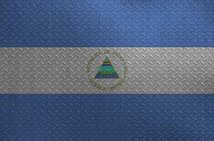 Nicaragua bandiera raffigurato nel dipingere colori su vecchio spazzolato metallo piatto o parete avvicinamento. strutturato bandiera su ruvido sfondo foto