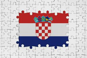 Croazia bandiera nel telaio di bianca puzzle pezzi con mancante centrale parte foto