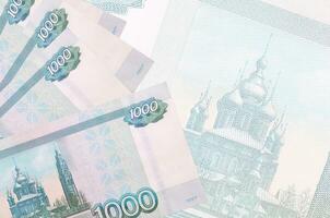 1000 russo rubli fatture bugie nel pila su sfondo di grande semi trasparente banconota. astratto attività commerciale sfondo foto