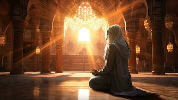 religioso musulmano donna preghiere nel un' Chiesa foto