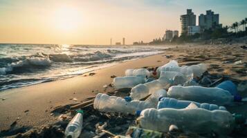 spazzatura su il bordo di un vuoto e sporco plastica bottiglia grande città spiaggia ambientale inquinamento ecologico i problemi foto