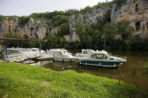 crociera in houseboat sul fiume le lot in francia foto