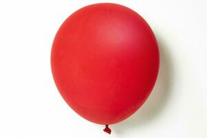 rosso Palloncino isolato su bianca sfondo. piatto posizione, superiore Visualizza. foto