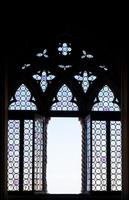 sagoma della finestra medievale foto