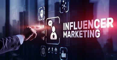 concetto di marketing dell'influencer. concetto di internet aziendale foto