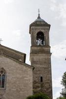 campanile di santo gemini nella città di san gemini, italia, 2020 foto