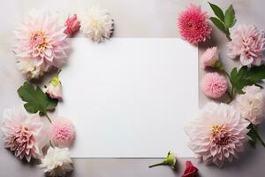 modello piazza bianca vuoto carta con rosa dalia fiori e le foglie foto